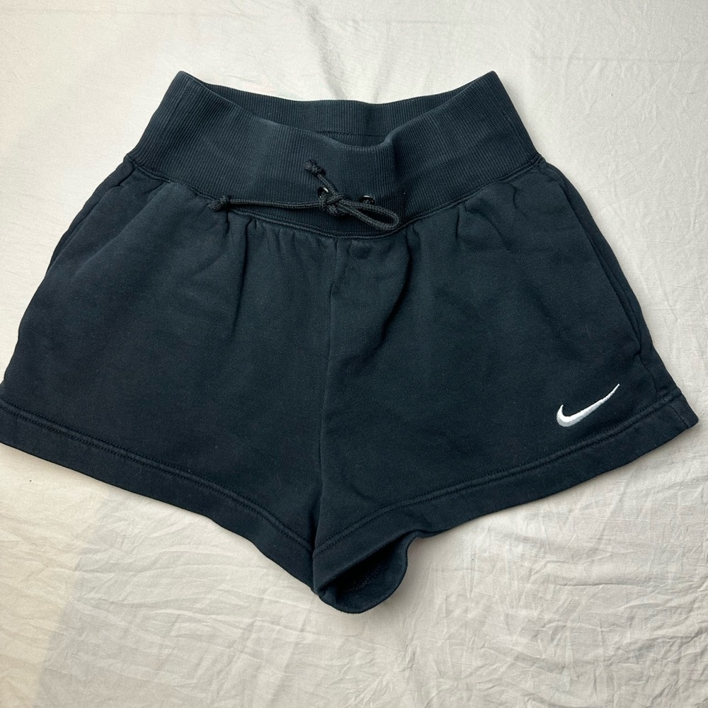 Nike Sportswear Phoenix Fleece Women's High-Waisted Loose Shorts in black